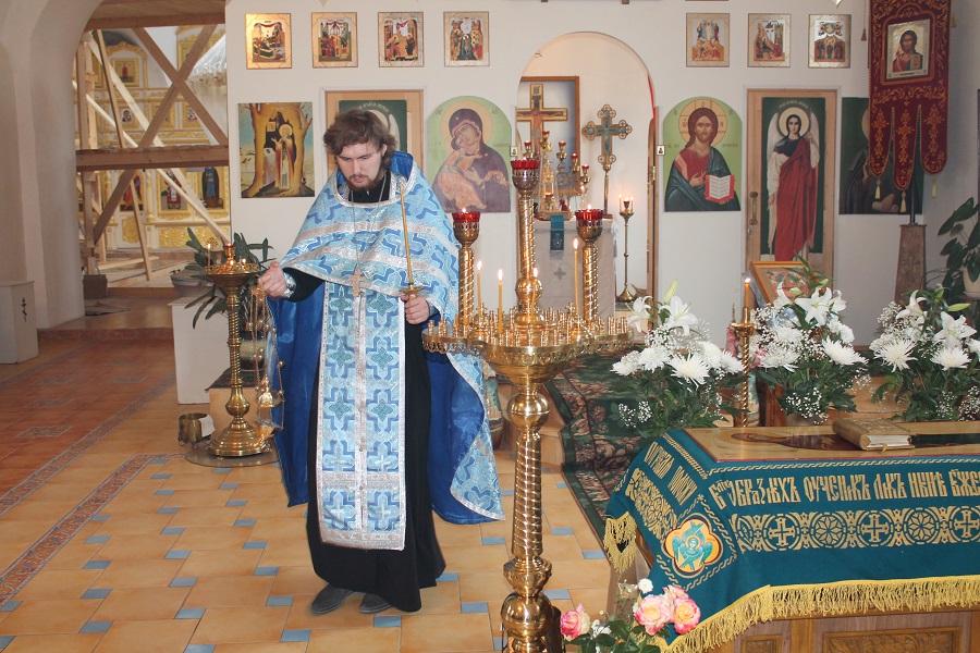 Храм благовещения на приморском. Володарск храм Благовещения Воскресная школа. Боровский собор Благовещения Пресвятой иконы Александр Невский. Отец Александр Пахомов Востряково храм Богородицы фото.